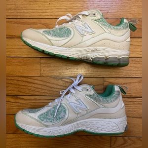 New Balance x Ganni 2002R
Turtledove